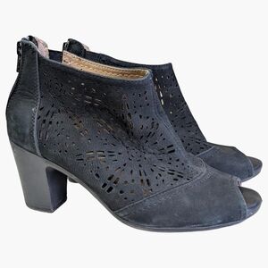 Earth Origins Leather Peep Toe Booties | Black | Size 7